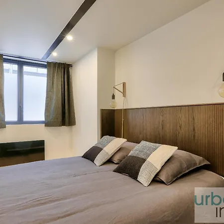 Urban Flat 170 - Amelot In Center Of Parigi